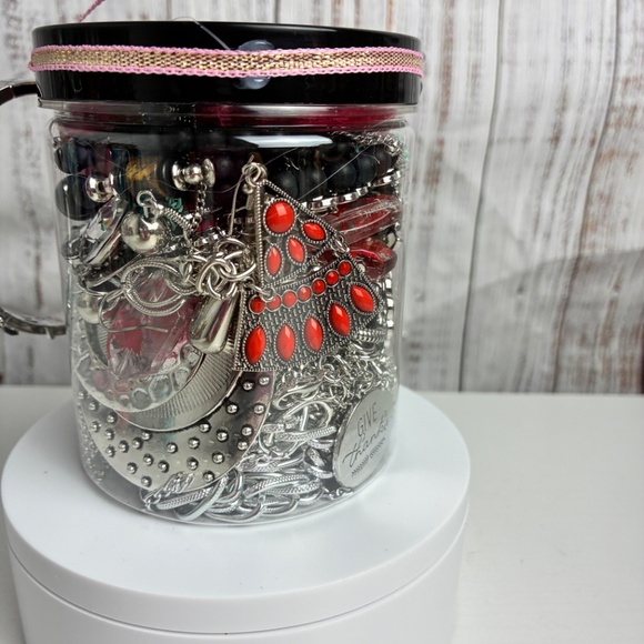 Mystery Treasure 16 oz Jar - Lot 0256 - Picture 5 of 7